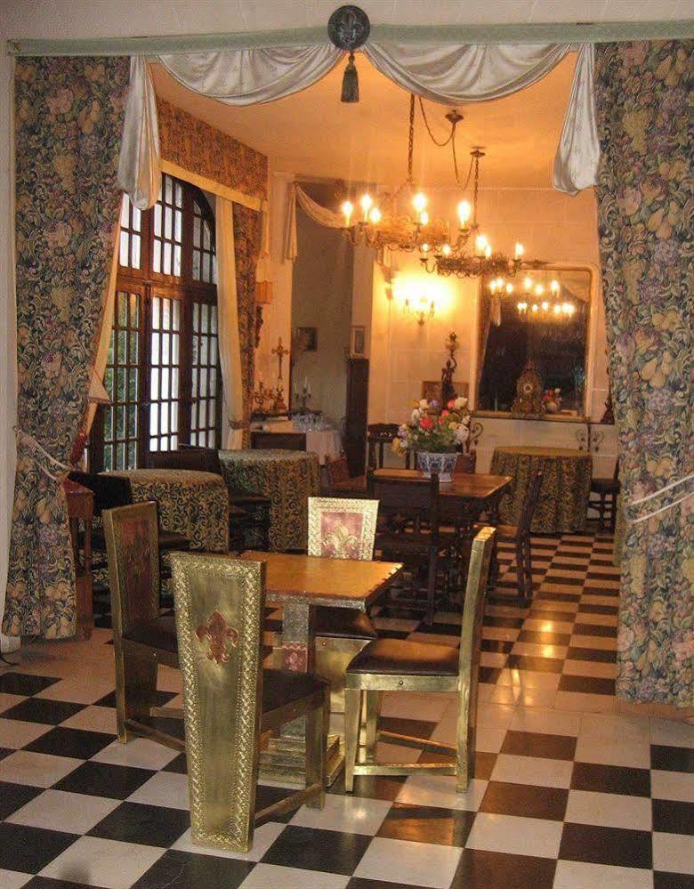 Chateau De Montbrun Hotel Сен-Мишел-Шеф-Шеф Екстериор снимка